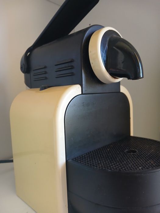 máquina de café de cápsulas Nespresso DeLonghi Essenza