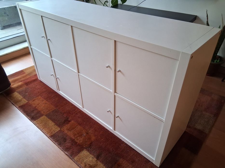 Móvel de arrumação com portas pode fixar a parede