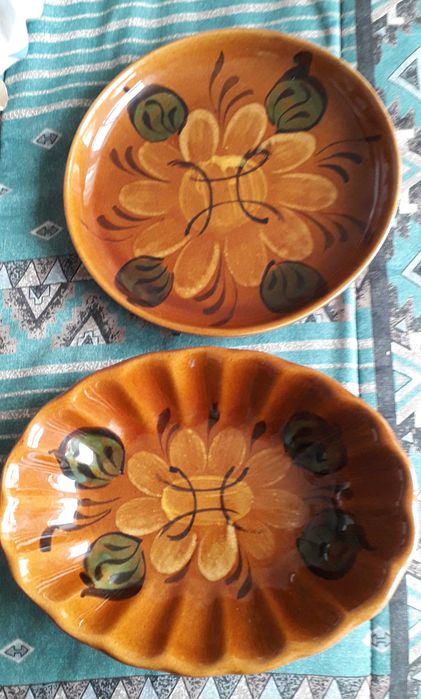 Prato e taça em cerâmica vidrada