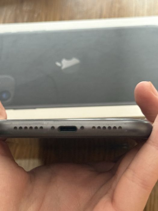 iphone 11 128 ГБ + чехлы в подарок