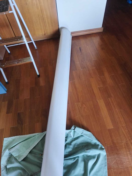 Toldo elétrico com cobertura e tecido beije às riscas