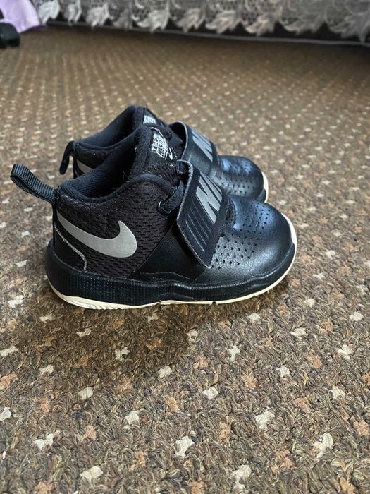 кросівки Nike Team Hustle D8