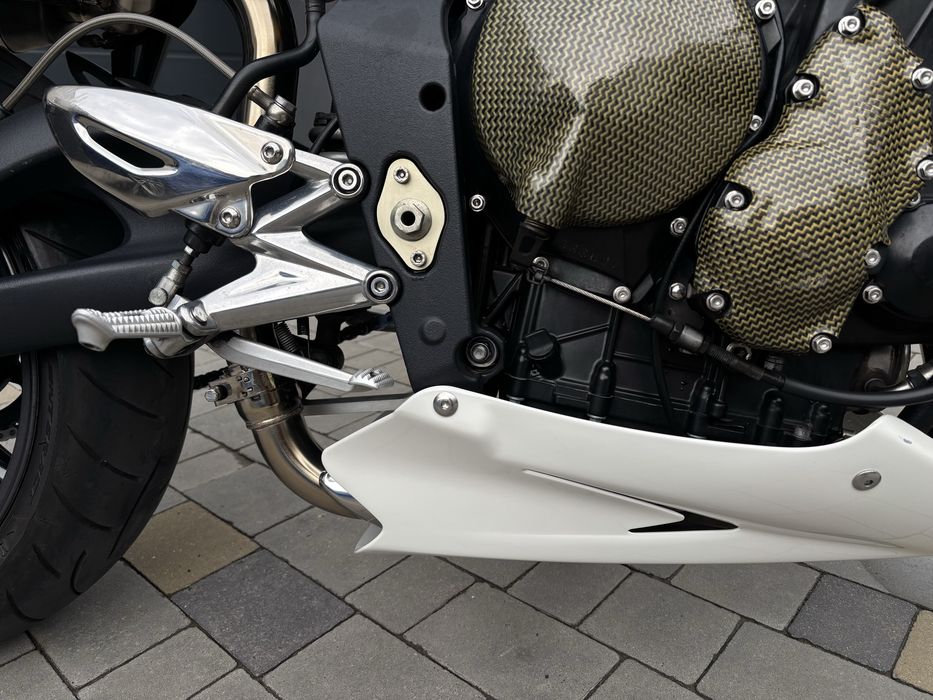 Продам мотоцикл Triumph street triple 675