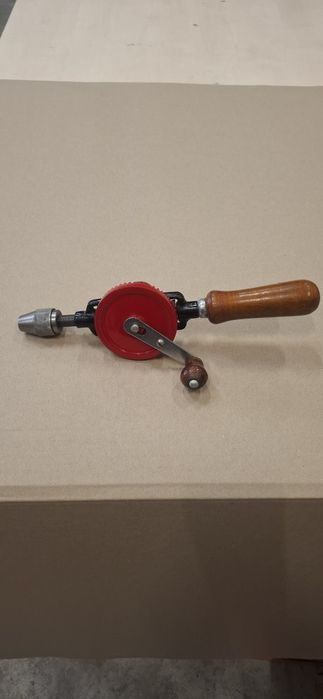 Stara wiertarka ręczna