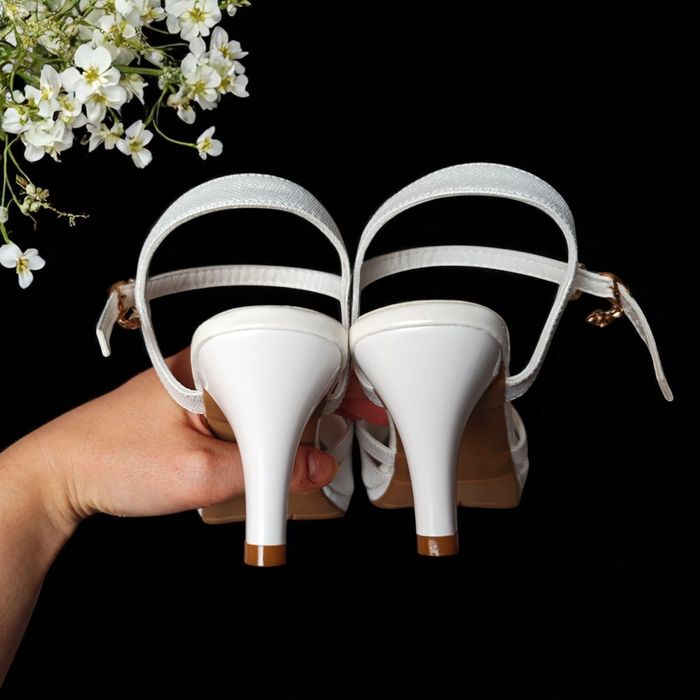 Nowe białe sandały damskie na obcasie z błyszczącą poświatą wygodne bu