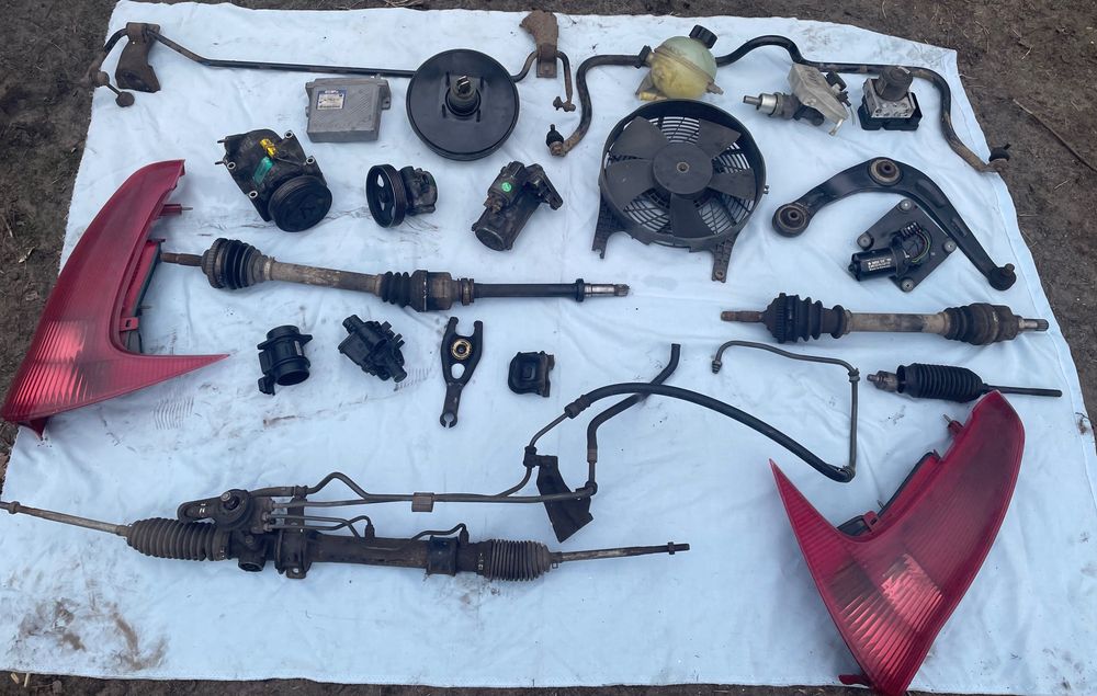 Стопи Пежо 206 2003-2010 універсал 1.4 HDI є інші запчастини