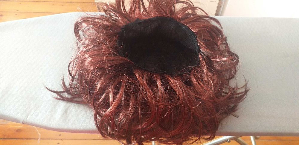 Peruka syntetyczna. Nowa