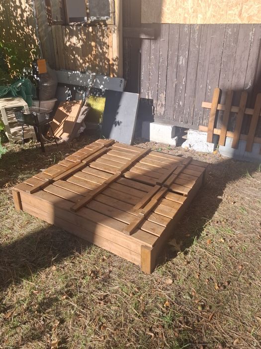 Piaskownica drewniana jak nowa piasek