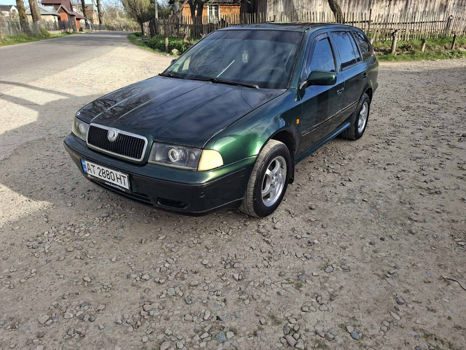 Шкода Октавія тур 1.9 тді