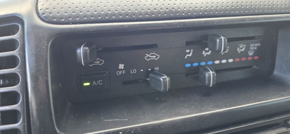 Toyota Dyna 2010, 150.000km basculante tri lateral ligeira