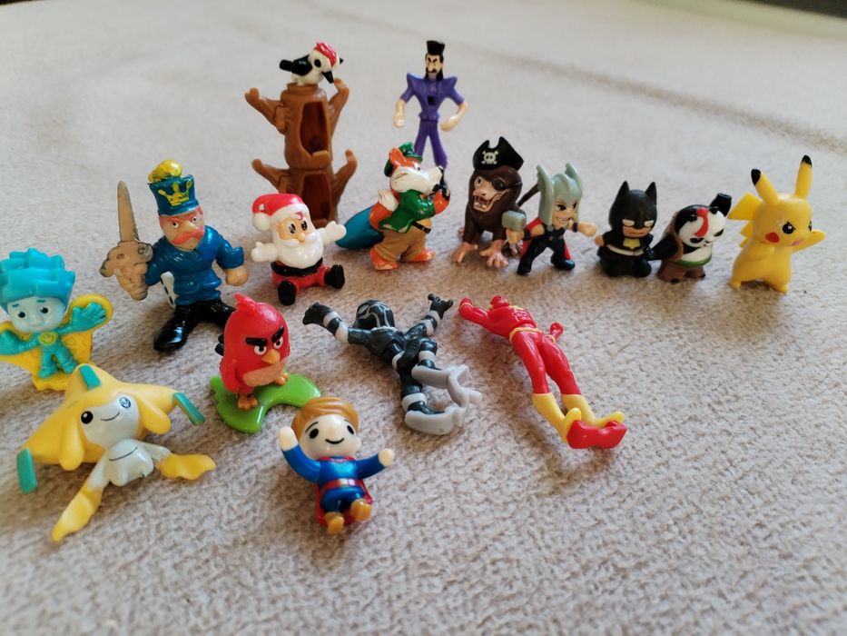 Кіндери іграшки різні