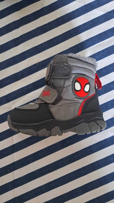 Botas para bebê tam EUR 18/19 e 21; Camisa Mango + protetor de berço