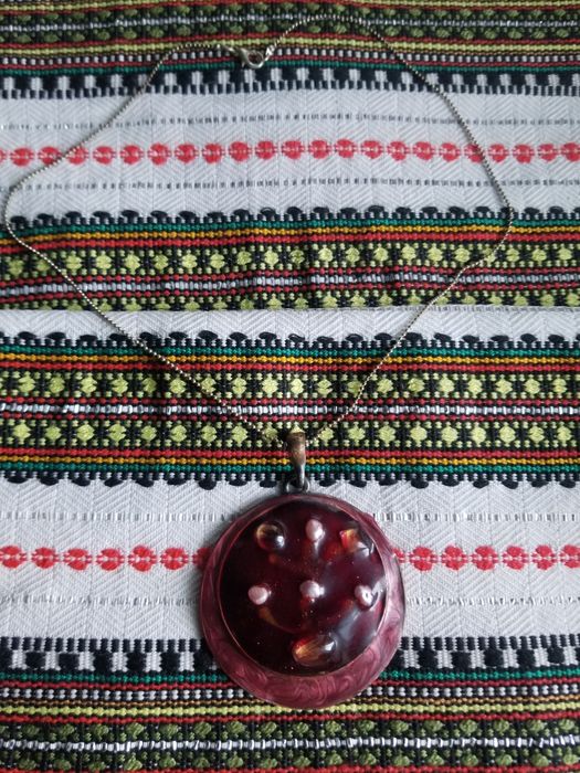 Жіноча прикраса.