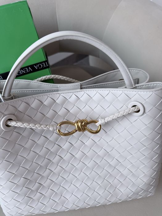 Сумка Bottega Veneta Andiamo біла