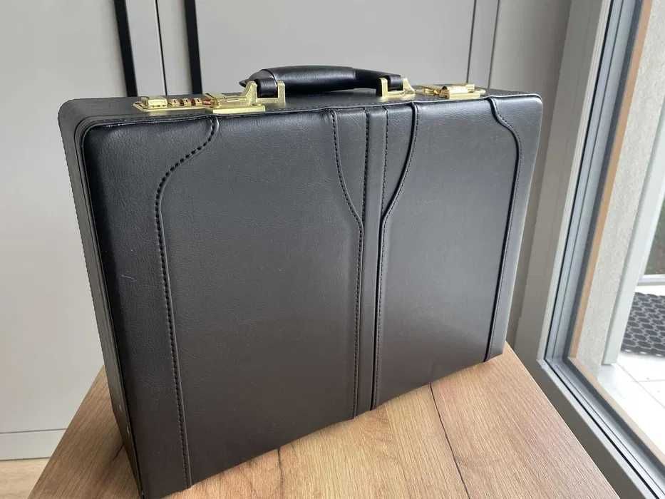 Neseser z zamkiem szyfrowym teczka na dokumenty