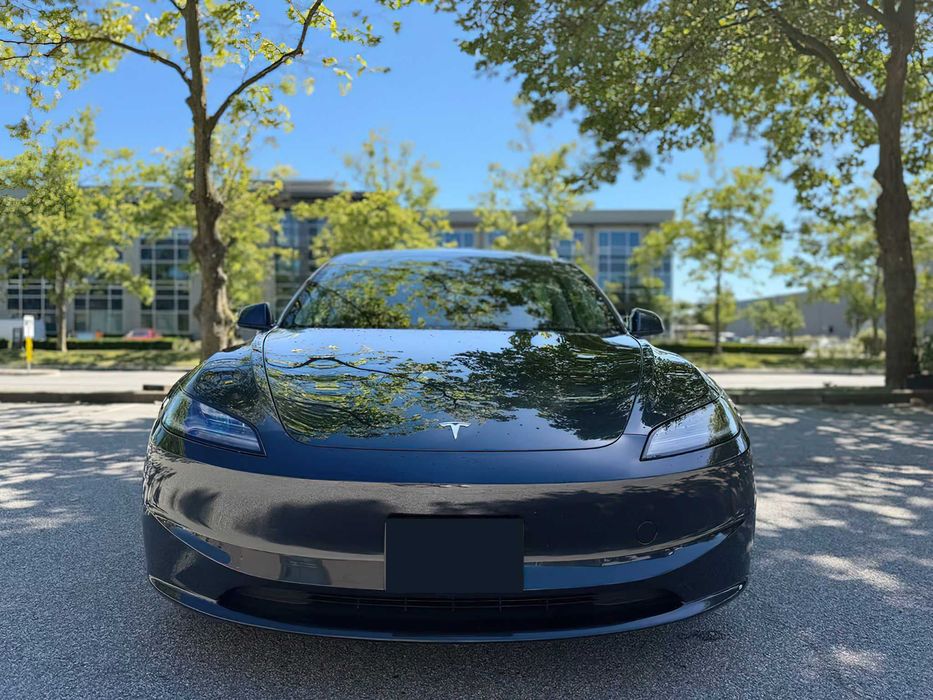 Tesla Model 3      2024