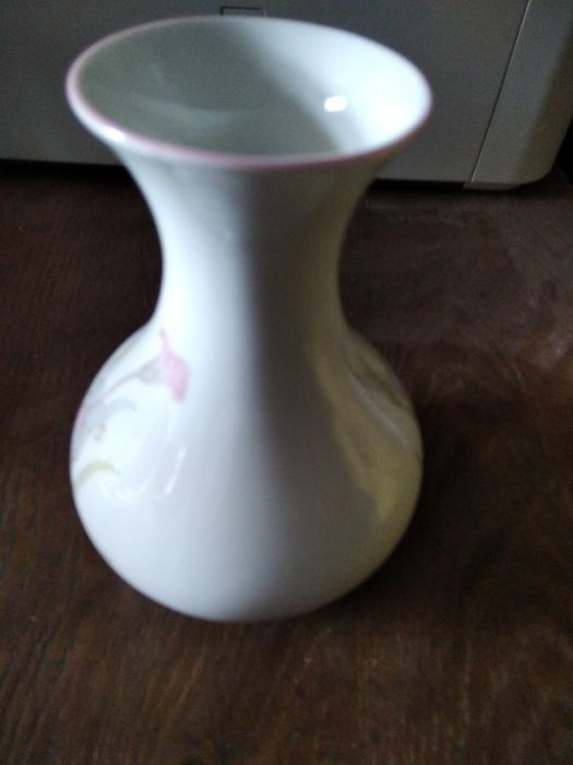 Продам вазочку порцелянову