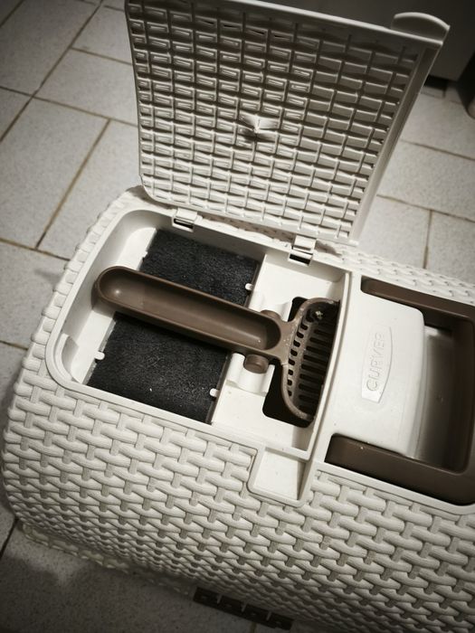 Caixa de arreia fechada com apanhador