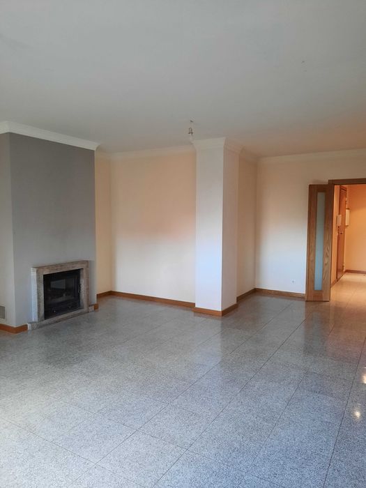 T3 Excelente apartamento (rotunda dos touros)
