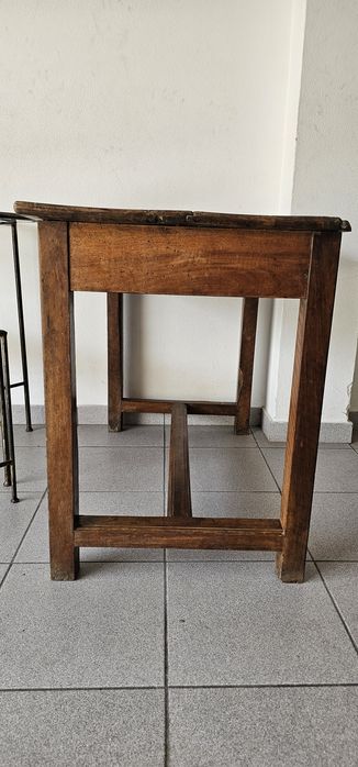 Mesa de madeira antiga