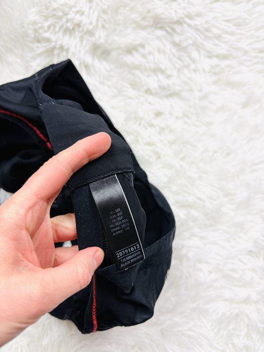 Biustonosz sportowy fiszbiny 80F czarny