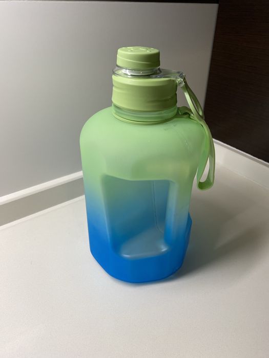 Garrafa de água 2.2 L