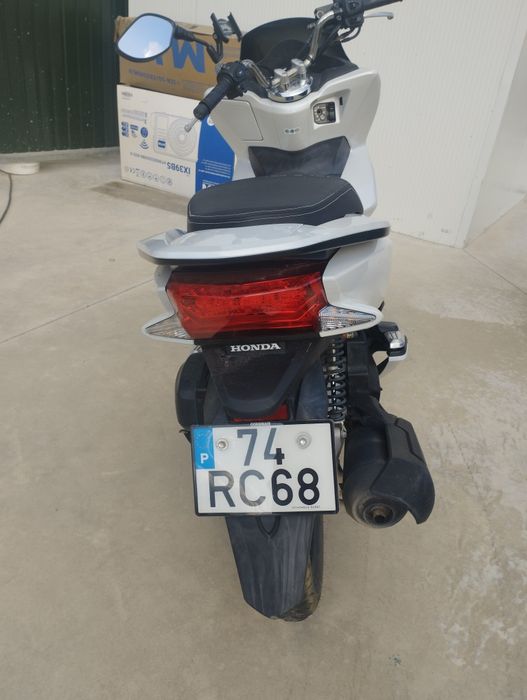 Honda PCX 125  branca 2016