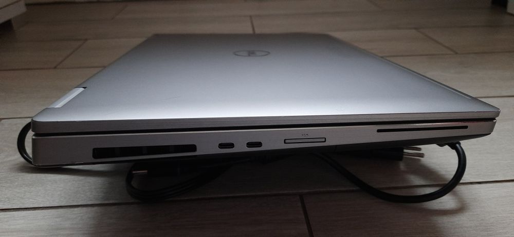 Dell 7740 IPS i7-9750h, 16-32 Gb, 512 SSD, RTX 3000 6 Gb