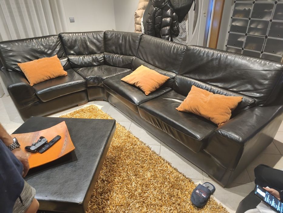 Sofás mais mesa de centro 
Altura 36cm

So