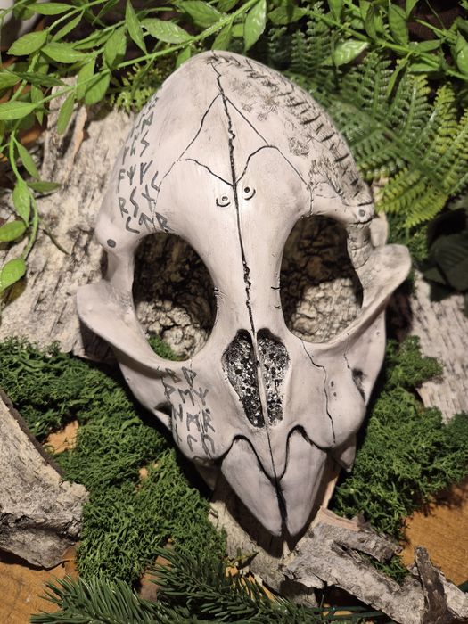 Maska czaszka nietoperza z runami