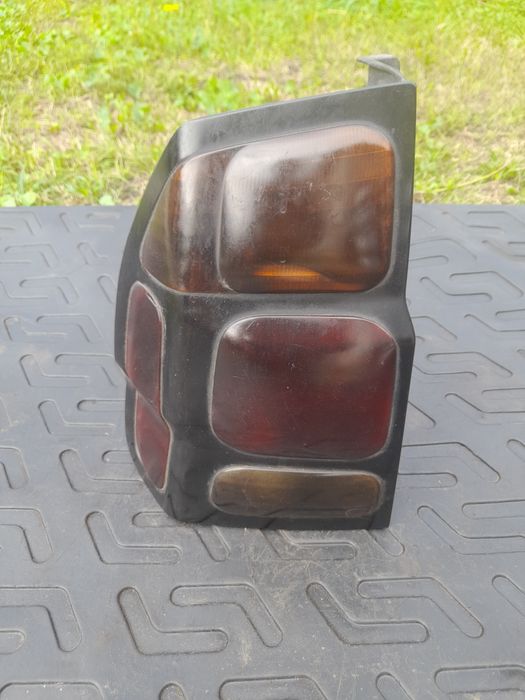 Задний фонарь для Митсубиси Паджеро Спорт 1