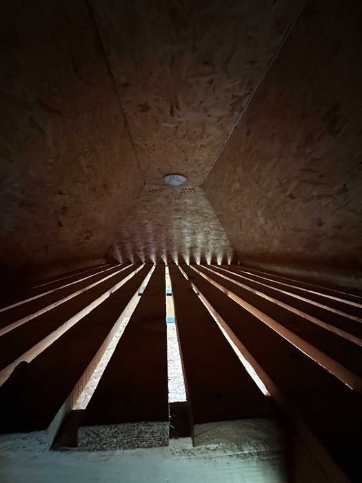 Продається сауна з жилим будинком в смт. Дубове