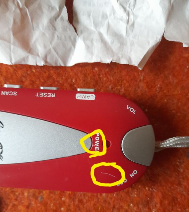 Stare kieszonkowe radio kolekcjonerskie Coca-cola uszkodzone.