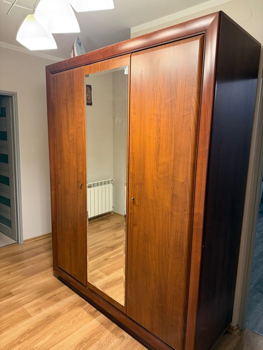 Sprzedam fantastyczną, pojemną szafę – idealna do przedpokoju,sypialni