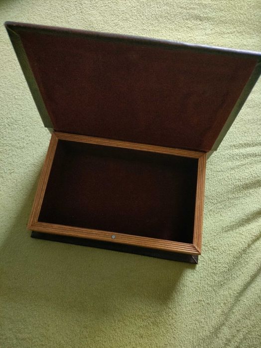 Szkatułki, pudełka  jako książka drewniane z ekoskóry