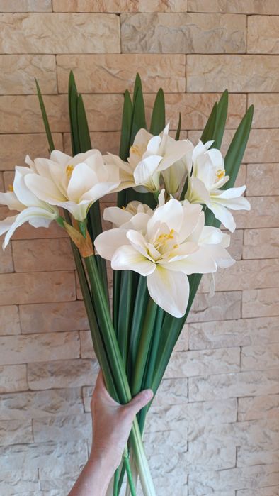 Букет камелій штучних,хризантем та інші квіти