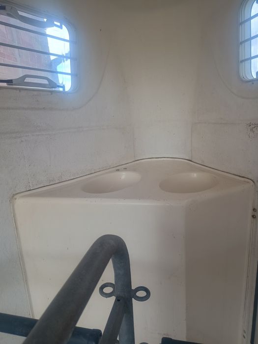 Przyczepa do przewozu koni