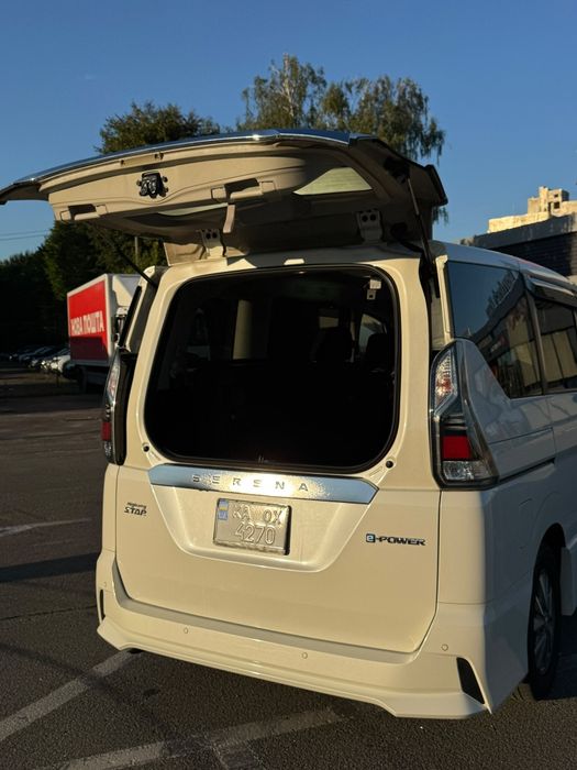Продам Nissan serena