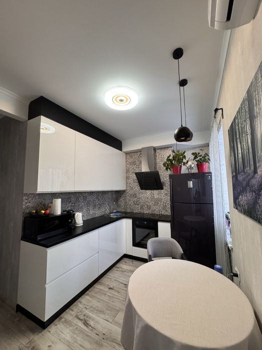 Продается 2 ком полнометражная кв в центре города по ул Медведева.Возможна продажа по Сертификату.