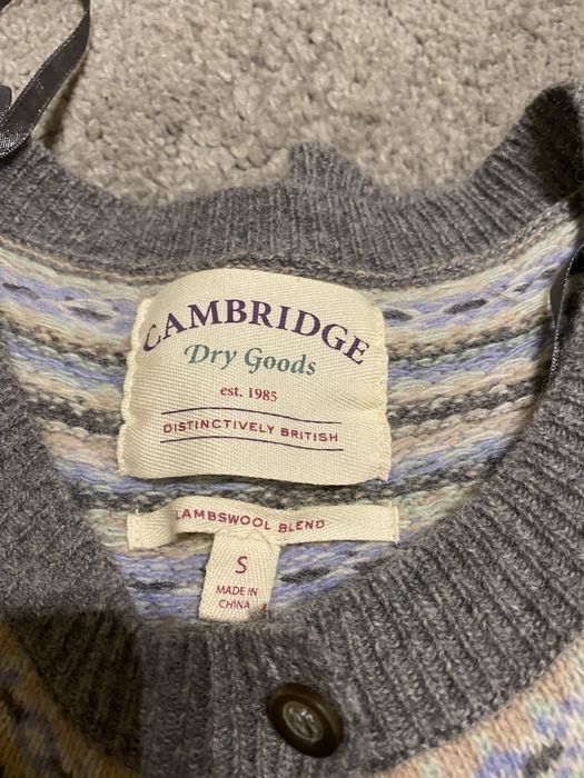 Nowy wełniany sweter