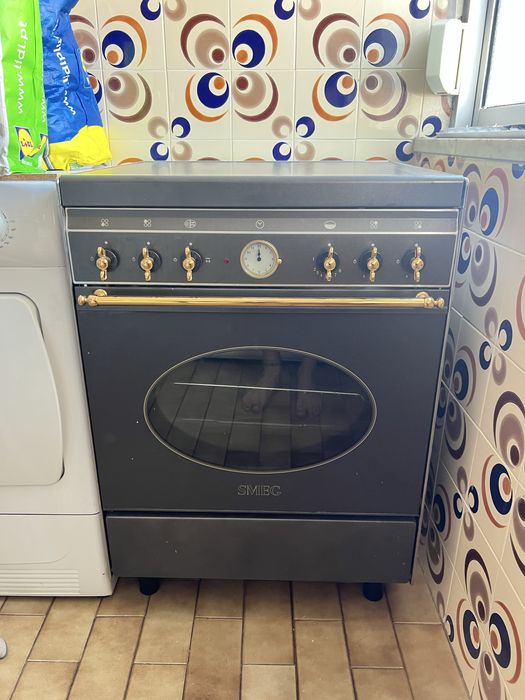 Fogão para sua cozinha SMEG. É a chamas e eletric