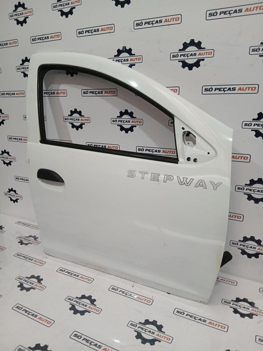 PORTA FRENTE DIREITA BRANCA DACIA SANDERO STEPWAY 0.9TCE ANO: 2013