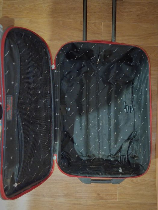 Валіза містка Roncato червона велика 35*20*54 см з ручкою та відділами