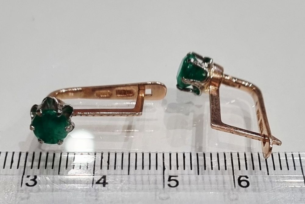 Золоті сережки зі смарагдами. 3,07 грм