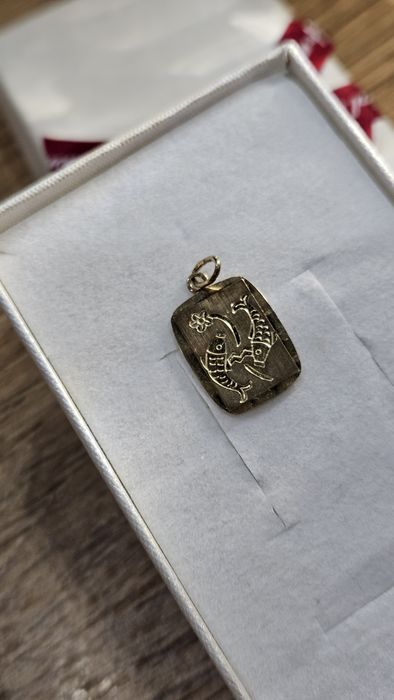 Znak zodiaku ryby złoto 333
