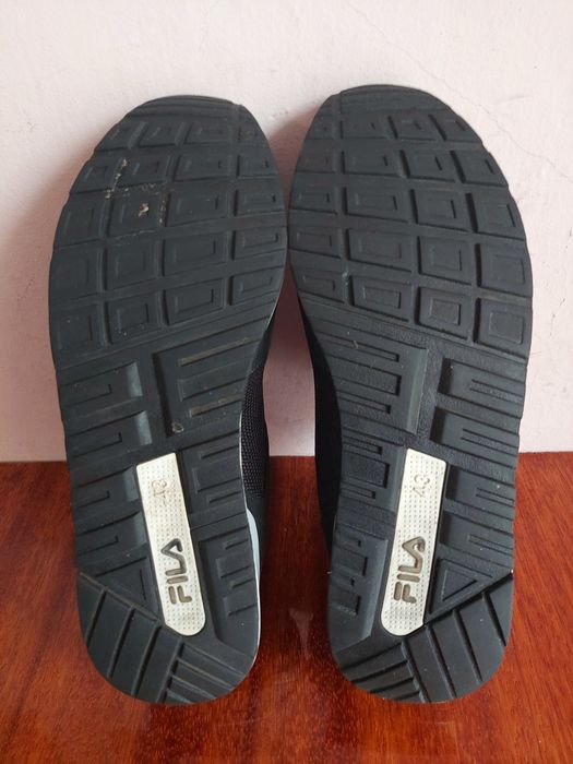 кроссовки фірми Fila оригінал 

Розмір по бірці:
UK 9  Us 10  EURO 43