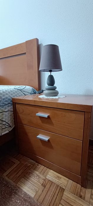 Quarto de Casal (Cama, Colchão e Mesas de Cabeceira)
