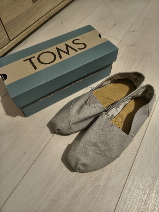 Szare buty slip-on TOMS espadryle trampki klasyczne box