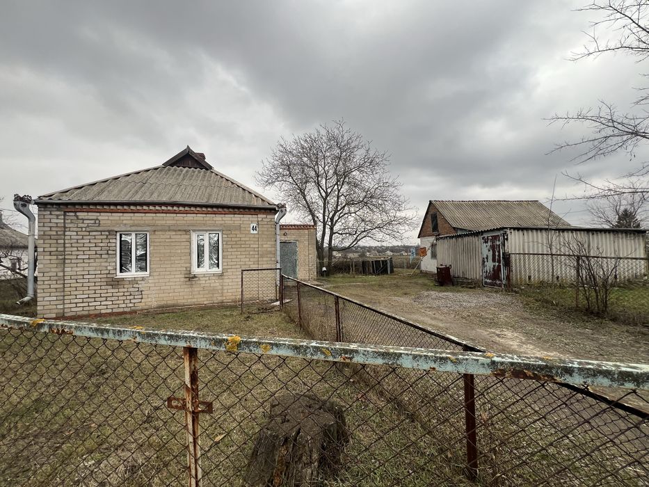 Продам будинок з магазином