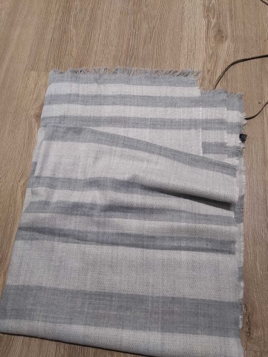 Szal szary w kratkę